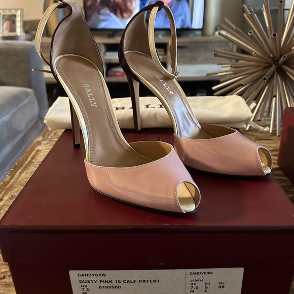 Beautiful patent powder pink front and plum suede heel - Picture 6 of 8